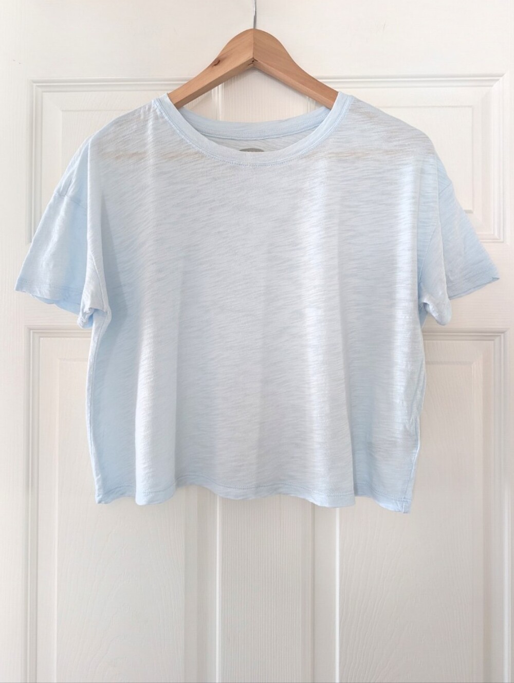 Old Navy cropped T shirt light blue size small